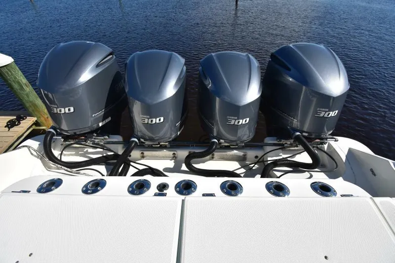 A Salt Weapon Yacht Photos Pics Yamaha 4-Stroke Engines