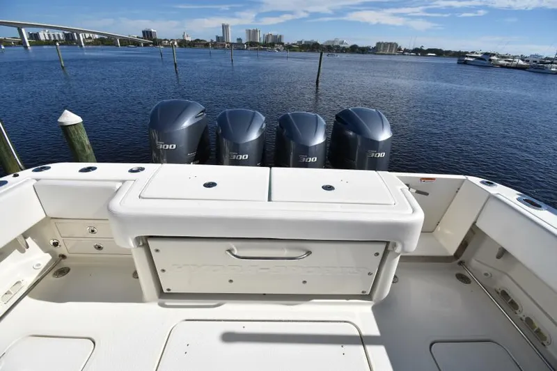 A Salt Weapon Yacht Photos Pics 2012 42 Hydra-Sports SF - A Salt Weapon - Cockpit Livewell