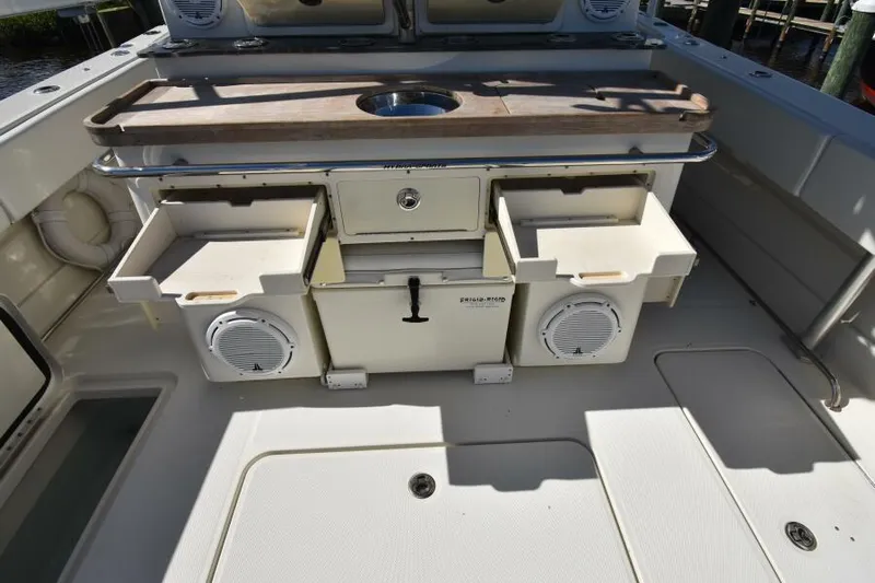 A Salt Weapon Yacht Photos Pics Cockpit