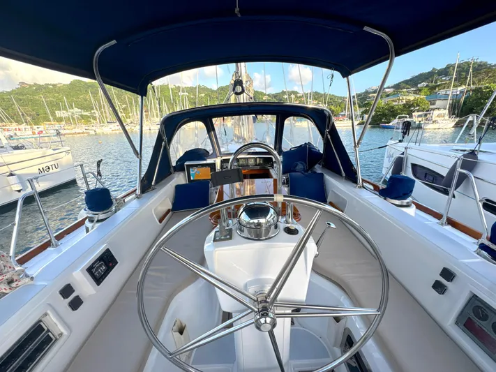 Aeoli Yacht Photos Pics 