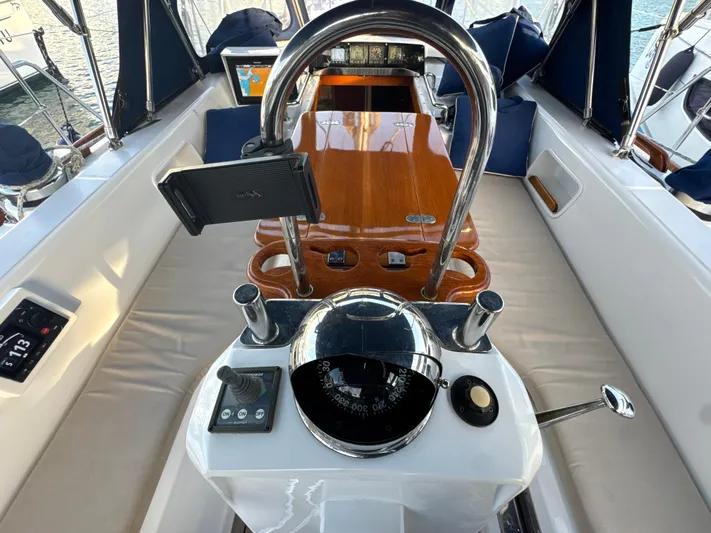 Aeoli Yacht Photos Pics 