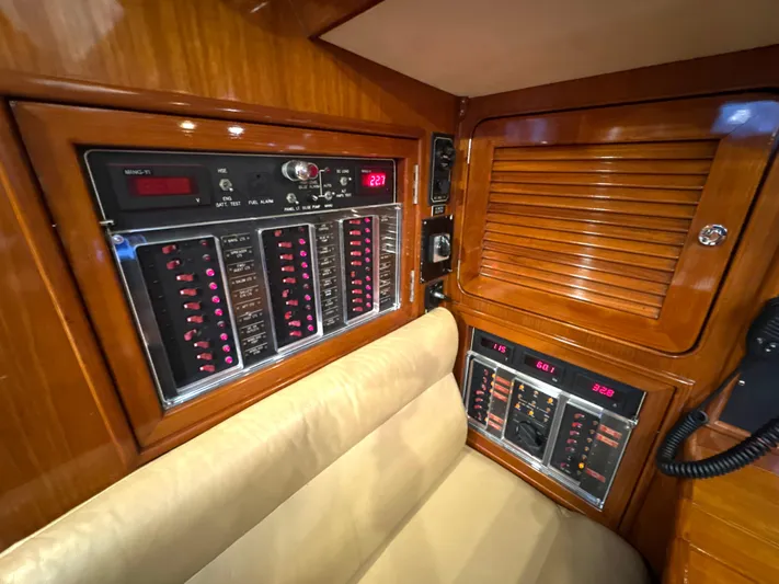 Aeoli Yacht Photos Pics 