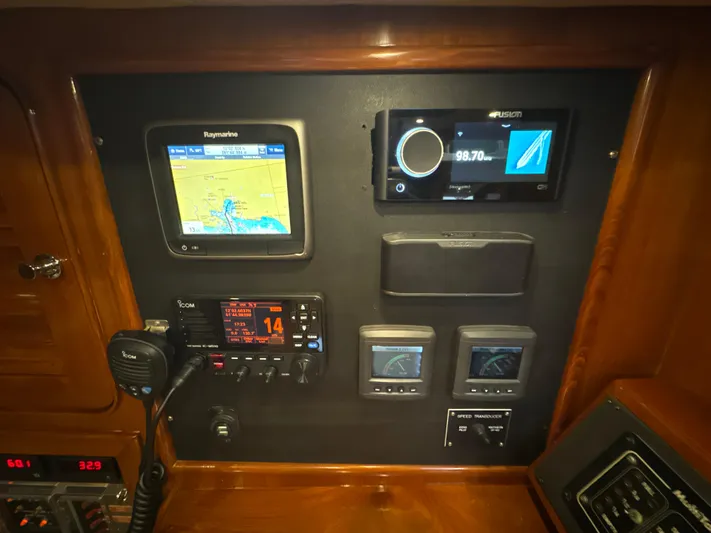 Aeoli Yacht Photos Pics 