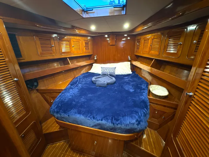 Aeoli Yacht Photos Pics 