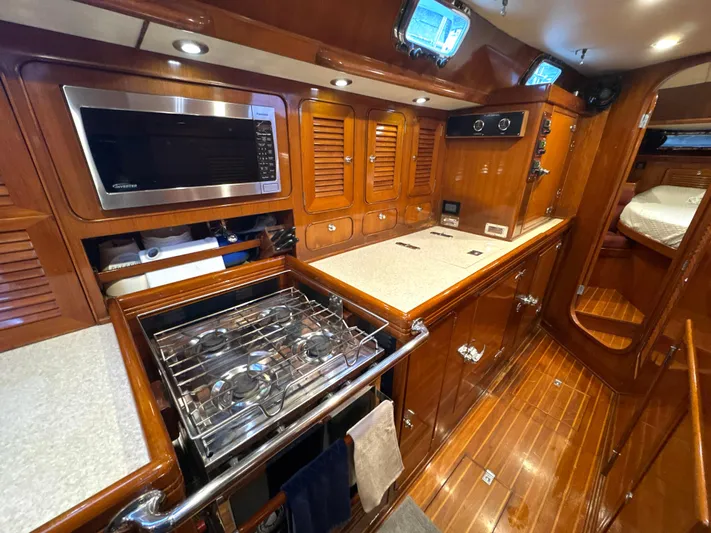 Aeoli Yacht Photos Pics 