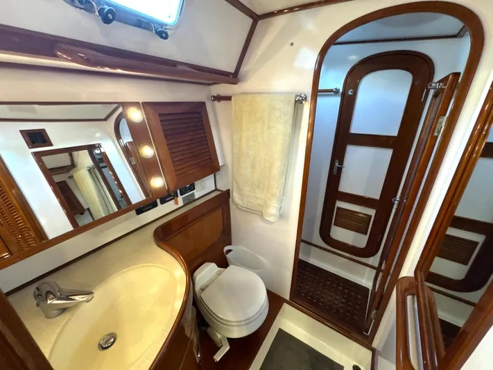 Aeoli Yacht Photos Pics 