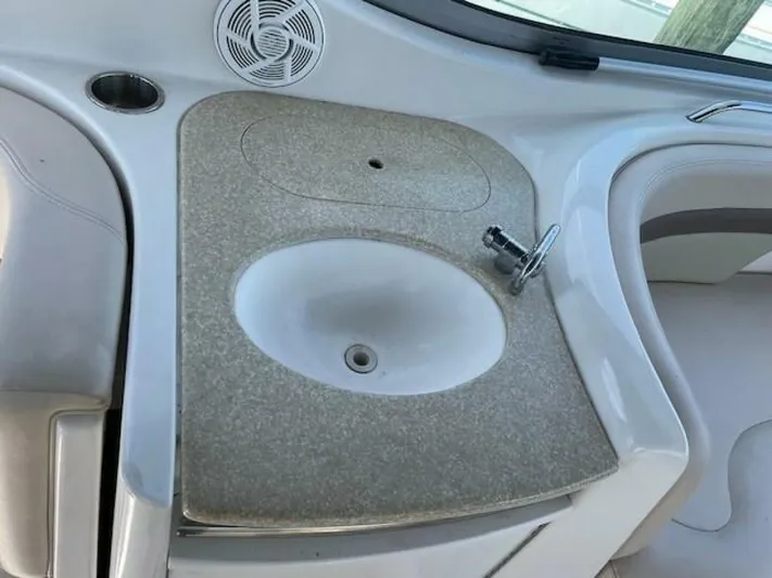 Seahorse Yacht Photos Pics 2007 Chaparral 330 Signature - Image 8