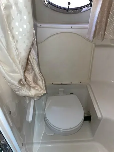 Seahorse Yacht Photos Pics 2007 Chaparral 330 Signature - Image 22