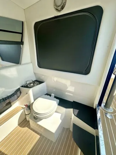 Legendary Yacht Photos Pics 2014 Nor-tech 340 Sport - Image 24