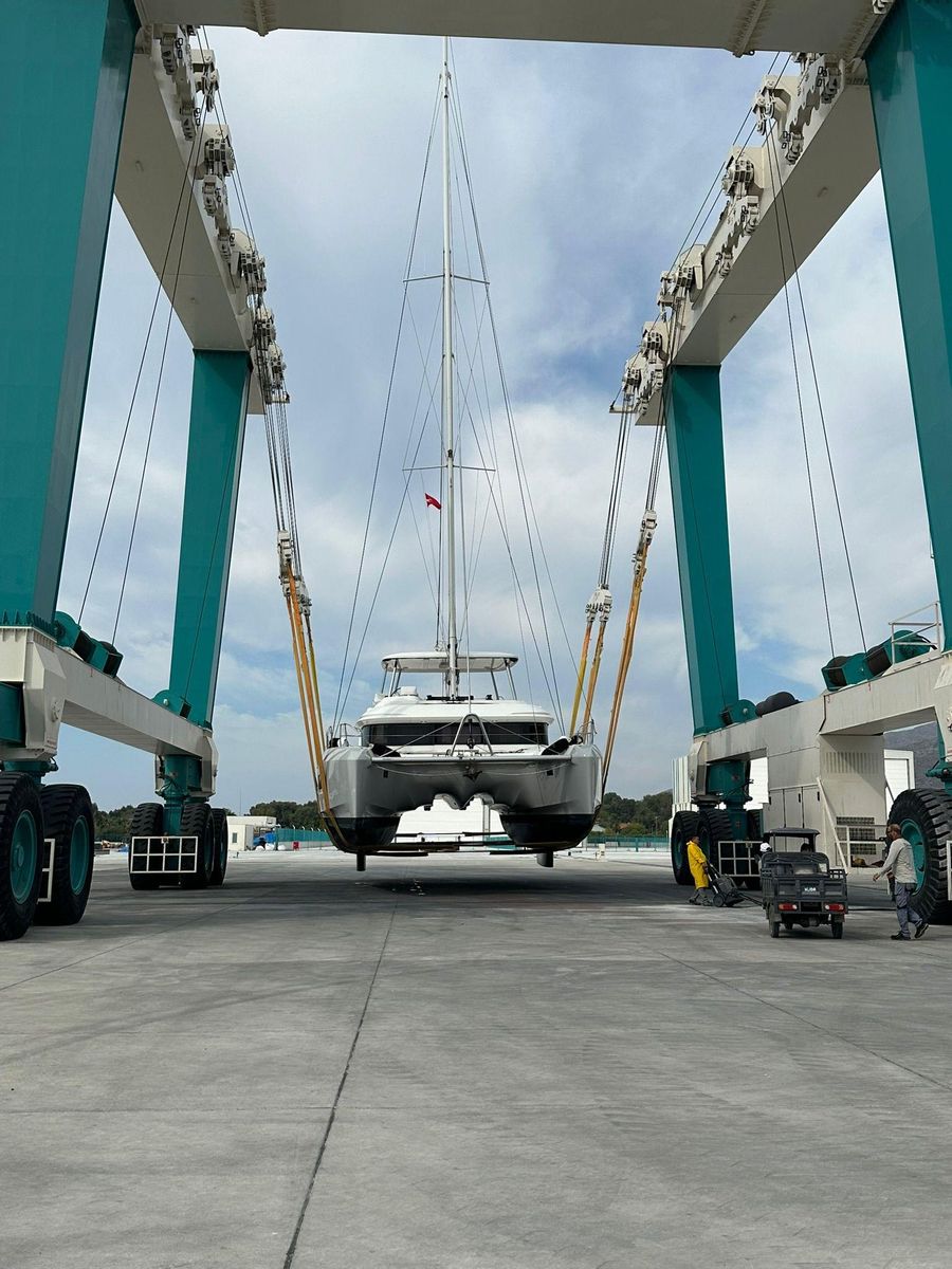 2023 Lagoon 54 