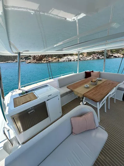  Yacht Photos Pics 2023 Lagoon 55 yacht interior with dining area, ocean view, and modern amenities.