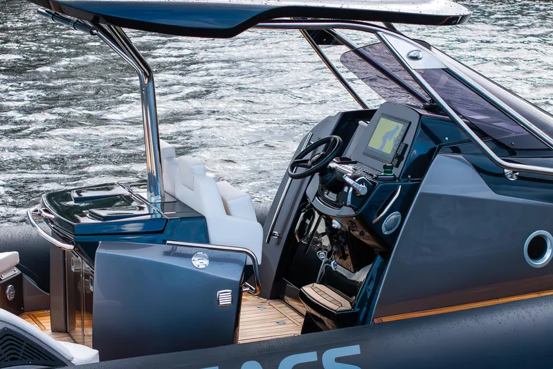 T/t Gypzy Yacht Photos Pics 2024 SACS Strider 11 luxury boat interior with sleek dashboard and seating.