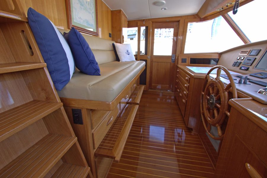 1980 Palmer Johnson Cockpit Motoryacht