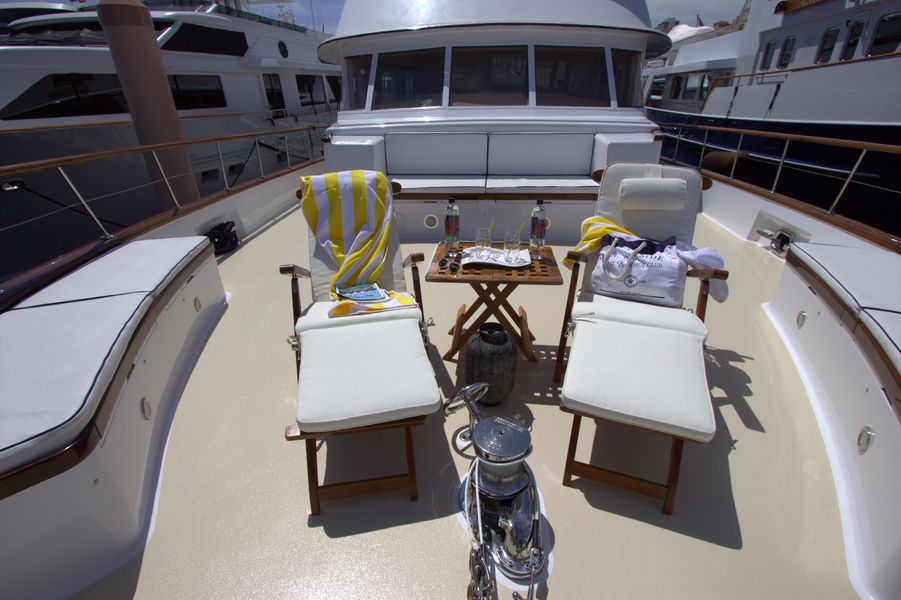 1980 Palmer Johnson Cockpit Motoryacht
