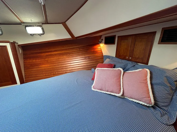 Mainestay Yacht Photos Pics 