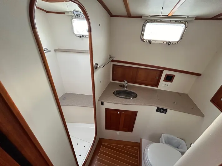 Mainestay Yacht Photos Pics 