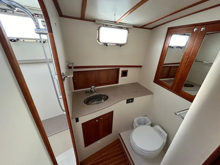 Mainestay Yacht Photos Pics 