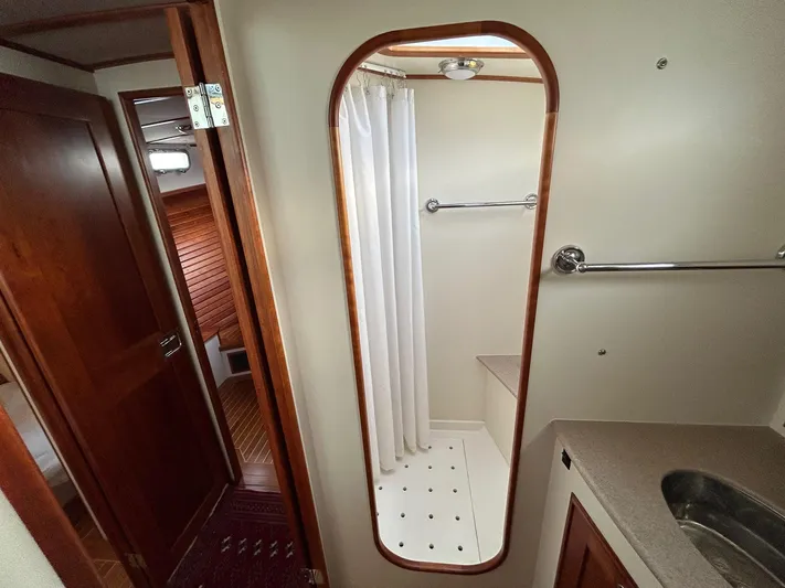 Mainestay Yacht Photos Pics 