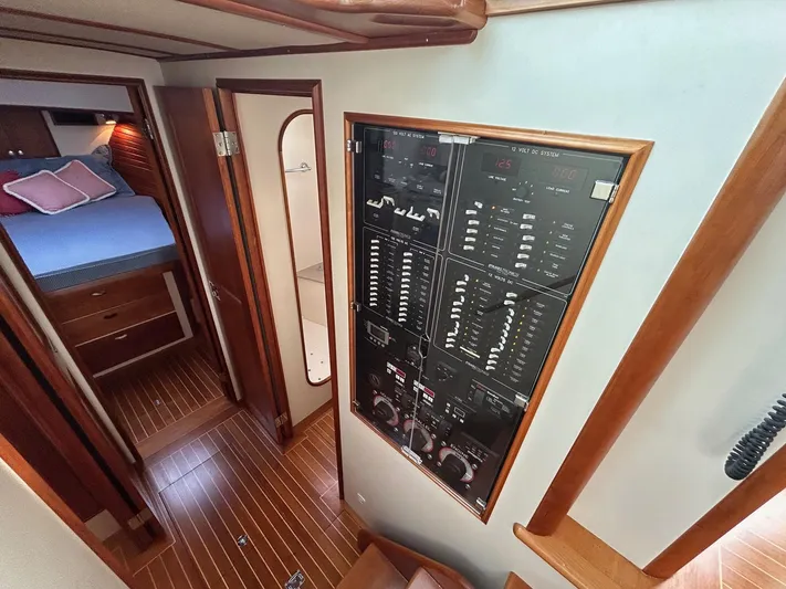 Mainestay Yacht Photos Pics 