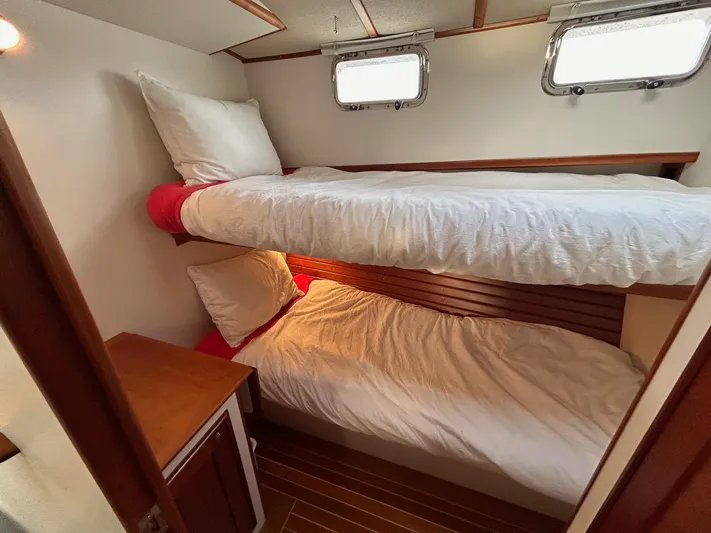 Mainestay Yacht Photos Pics 