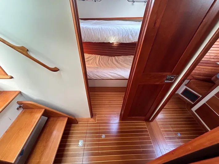 Mainestay Yacht Photos Pics 