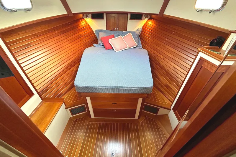 Mainestay Yacht Photos Pics 