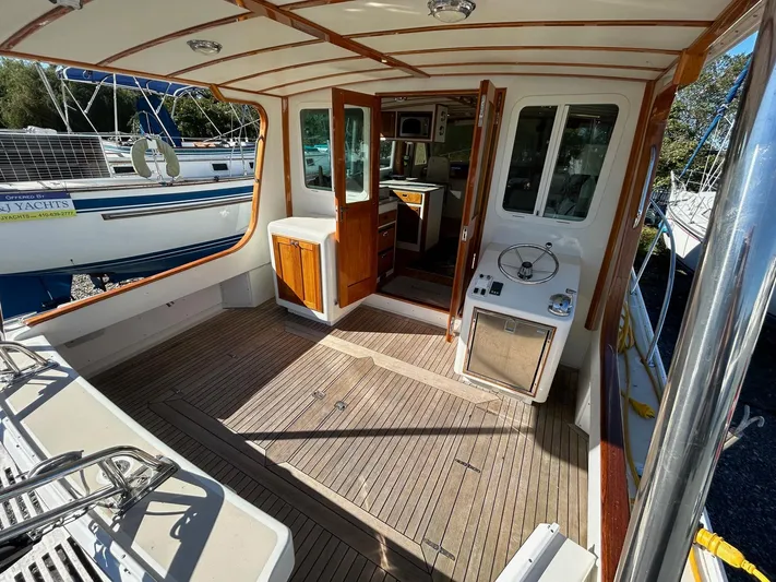 Mainestay Yacht Photos Pics 