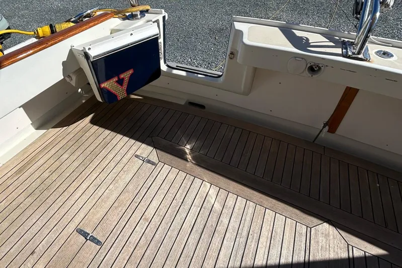 Mainestay Yacht Photos Pics 