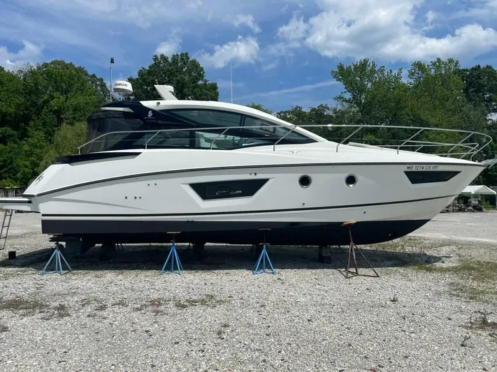  Yacht Photos Pics 2018 Beneteau Gran Turismo 40 - Image 10