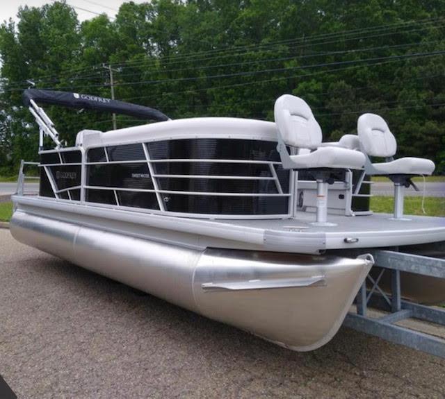 2023 Godfrey SW2086BFX Bow Fish Seats