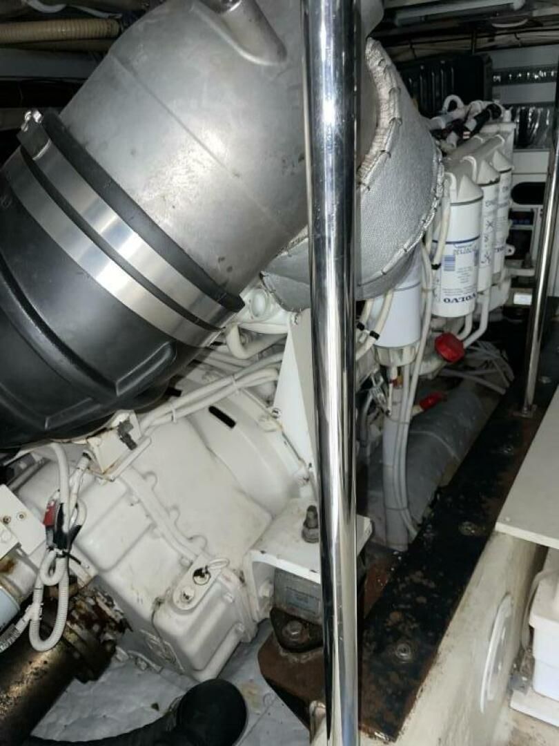 2006 Carver 56 
