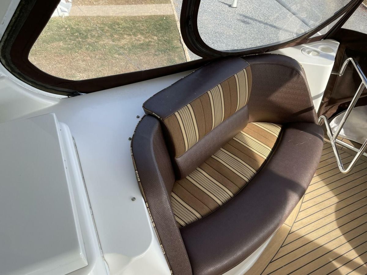 2006 Carver 56 