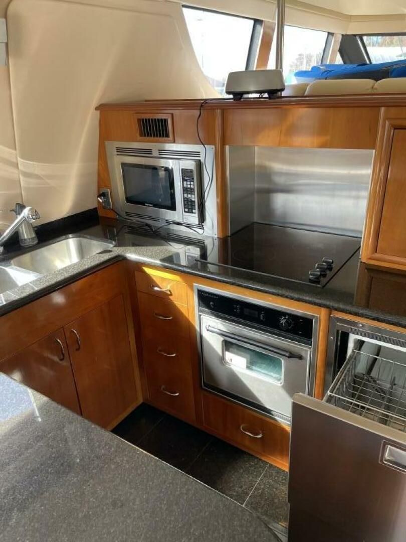2006 Carver 56 