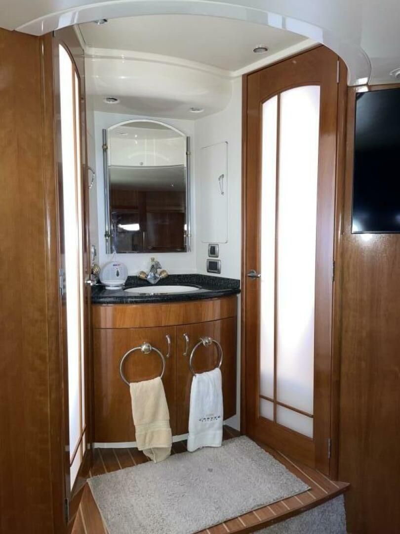 2006 Carver 56 
