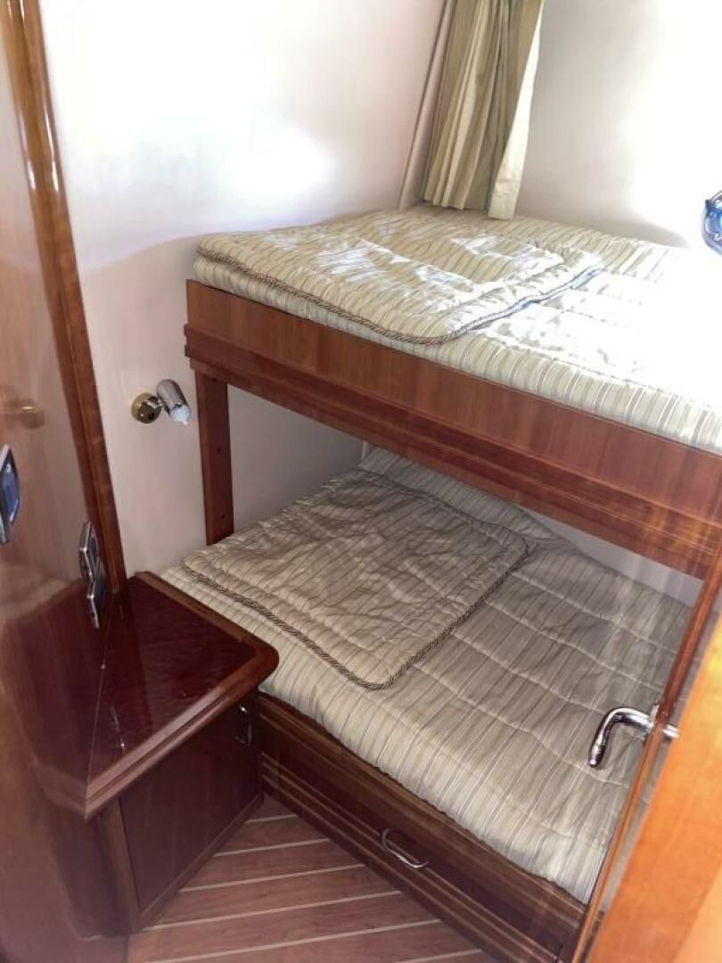 2006 Carver 56 