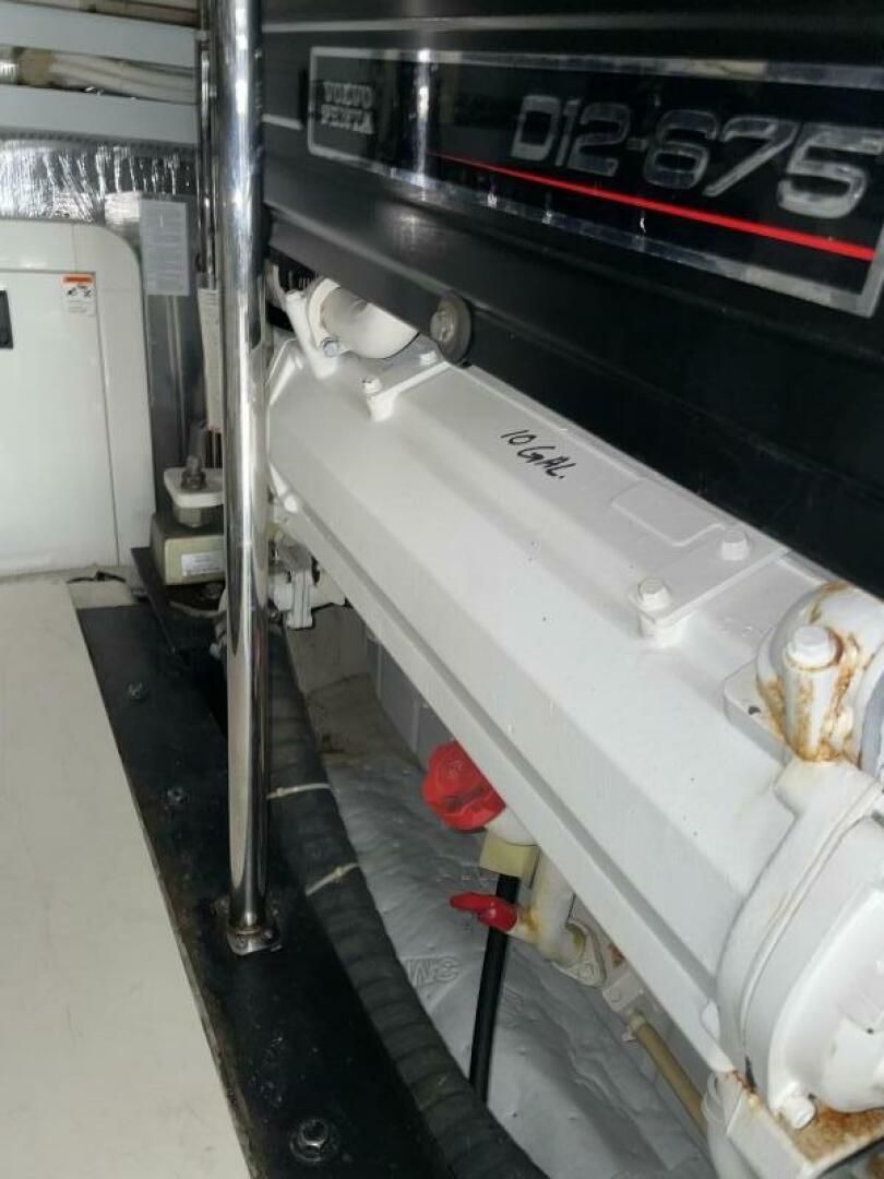 2006 Carver 56 