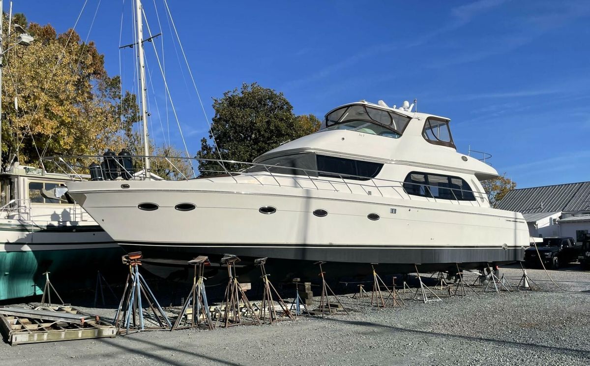 2006 Carver 56 