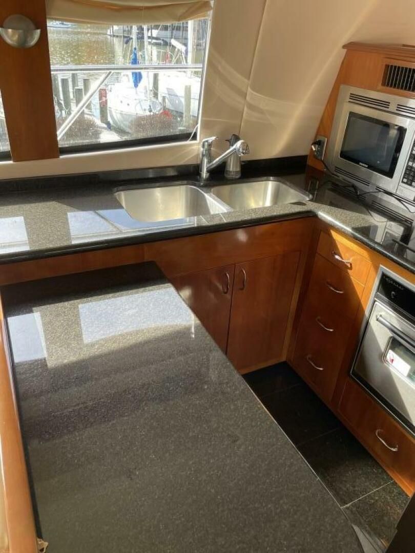 2006 Carver 56 
