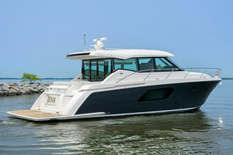 Jena Yacht Photos Pics 2019 Tiara Yachts 49 Coupe - Image 8