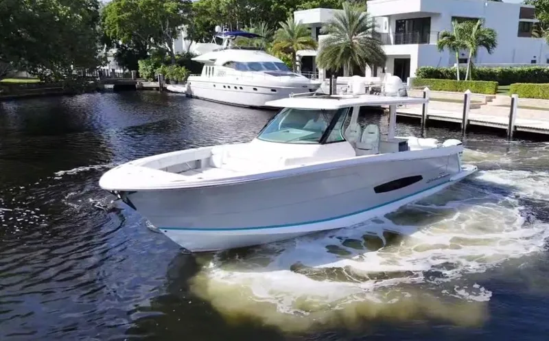  Yacht Photos Pics 2020 REGAL 38 SAV - Image 1