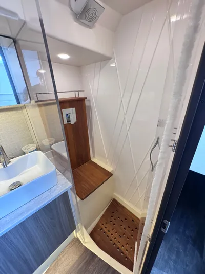  Yacht Photos Pics 2020 REGAL 38 SAV - Image 18