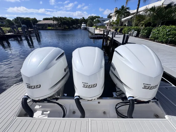  Yacht Photos Pics 2020 REGAL 38 SAV - Image 13