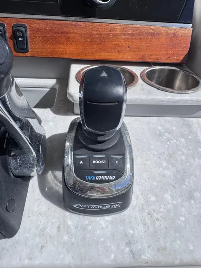  Yacht Photos Pics 2020 REGAL 38 SAV - Image 25