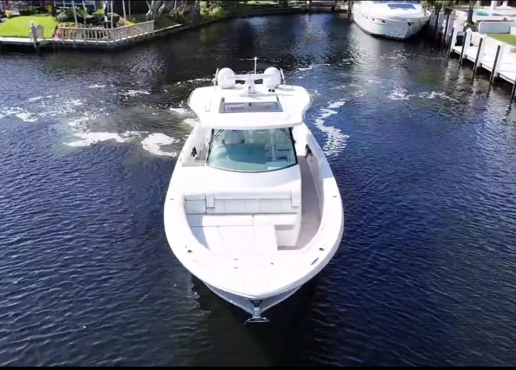  Yacht Photos Pics 2020 REGAL 38 SAV - Image 4