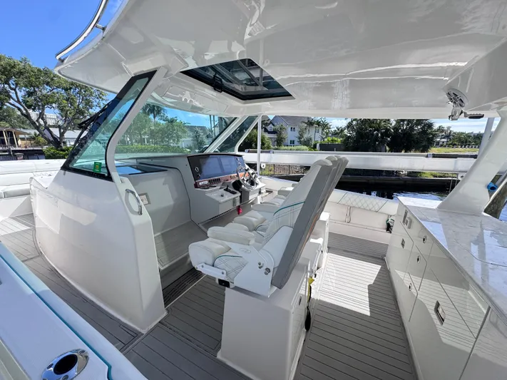  Yacht Photos Pics 2020 REGAL 38 SAV - Image 14