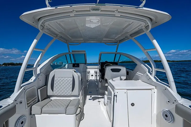 T/t Lucky Seven Yacht Photos Pics 2022 Pursuit DC 266 Dual Console boat interior with seating and ocean view.