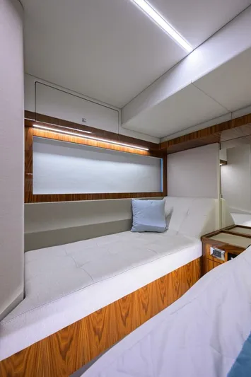 Command At Sea Yacht Photos Pics 2022 Riviera 505 Suv - Image 70