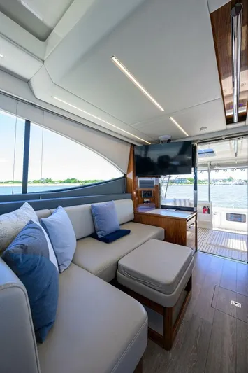 Command At Sea Yacht Photos Pics 2022 Riviera 505 Suv - Image 43