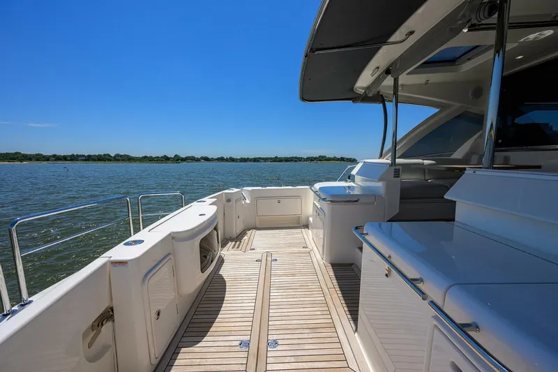 Command At Sea Yacht Photos Pics 2022 Riviera 505 Suv - Image 23
