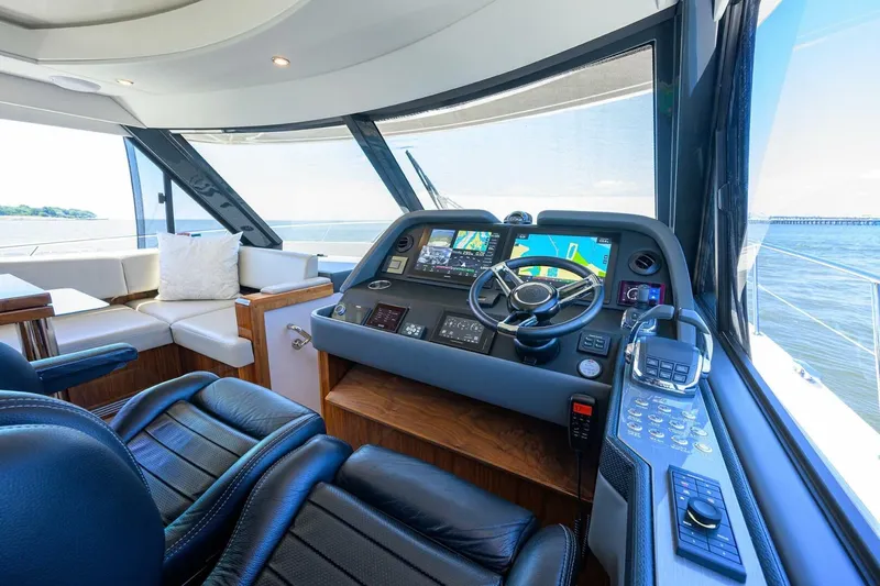 Command At Sea Yacht Photos Pics 2022 Riviera 505 Suv - Image 57